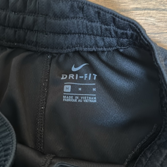 Boy Nike Shorts - Picture 2 of 4